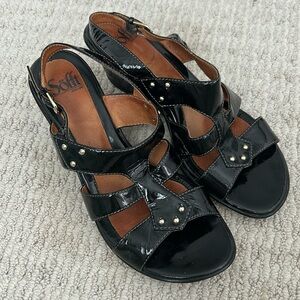 EUC Sofft Lia Black Patent Leather Wedge Sandals Size 8